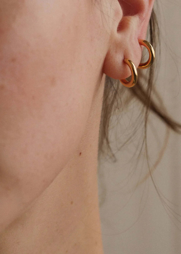 Nikki Hoops — Gold hoops on ear — MYFASHIONFRUIT